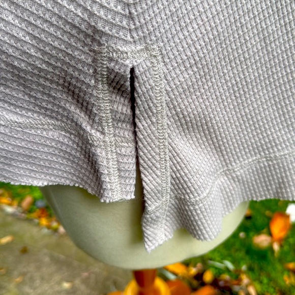 FREE PEOPLE TWO TONE THERMAL TOP -L - 🤩 - Picture 9 of 9